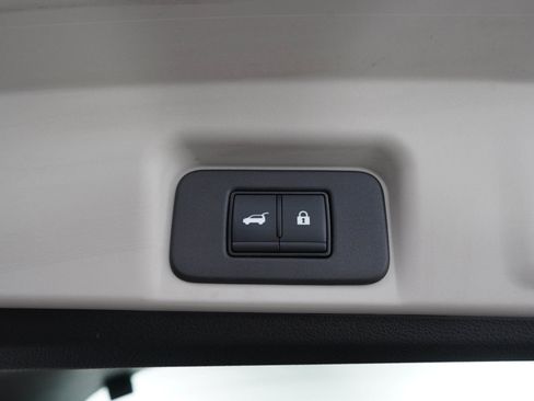 Used 2023 Nissan Ariya AWD/4WD image 12