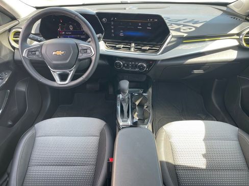 Used 2025 Chevrolet Trax LT w/ Driver Confidence Package FWD image 25