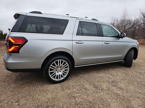 Used 2023 Ford Expedition Max Limited image 3