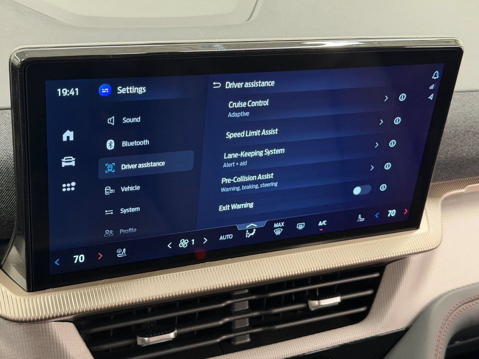 New 2026 Ford Explorer Active w/ Active Comfort Package AWD/4WD image 19