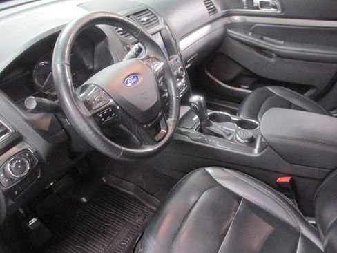 Used 2019 Ford Explorer XLT w/ Equipment Group 202A image 28
