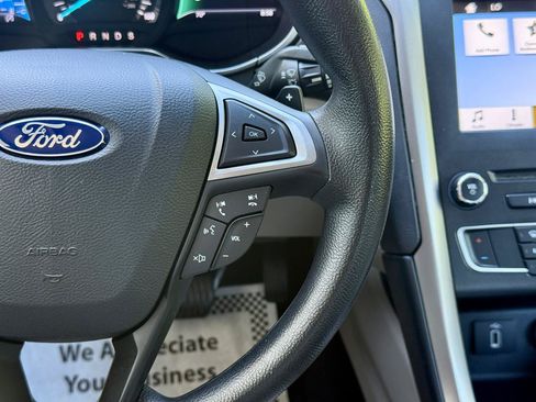 Used 2017 Ford Fusion SE w/ Fusion SE Technology Package FWD image 20