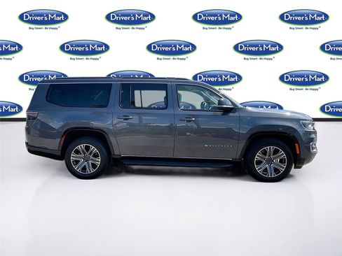 Used 2024 Jeep Wagoneer L Series II RWD image 8