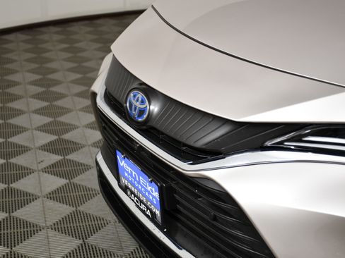 Used 2021 Toyota Venza Limited AWD/4WD image 10