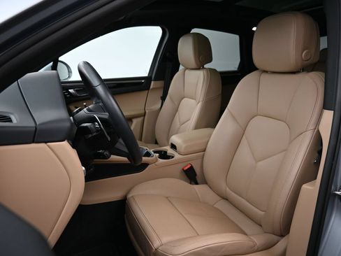 Certified 2025 Porsche Macan AWD/4WD image 5