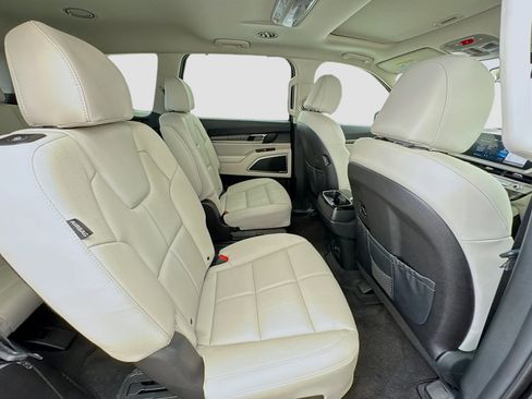 Used 2025 Kia Telluride EX w/ EX Captain's Chair Package FWD image 20