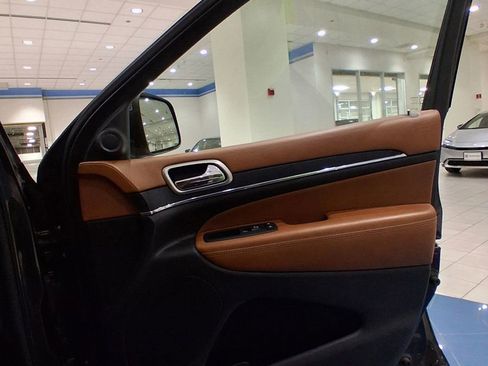 Used 2012 Jeep Grand Cherokee Overland Summit image 14