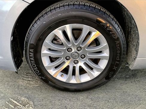 Used 2017 Toyota Sienna XLE image 8