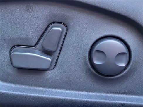 Certified 2023 Jeep Compass Limited w/ Sun and Sound Group image 5