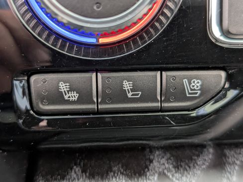 Used 2023 GMC Yukon XL Denali image 33