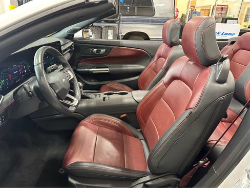 Used 2025 Ford Mustang Premium image 24