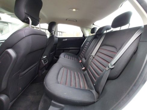 Used 2014 Ford Fusion SE image 9