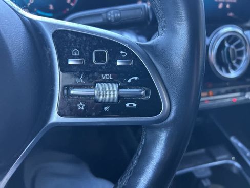 Used 2022 Mercedes-Benz GLB 250 GLB 250 image 25