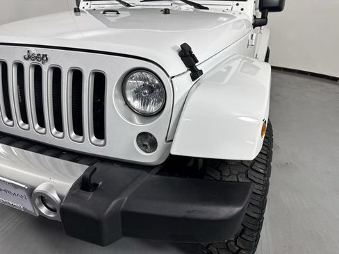 Used 2017 Jeep Wrangler Unlimited Sahara w/ Mopar Chrome Edition Group AWD/4WD image 25