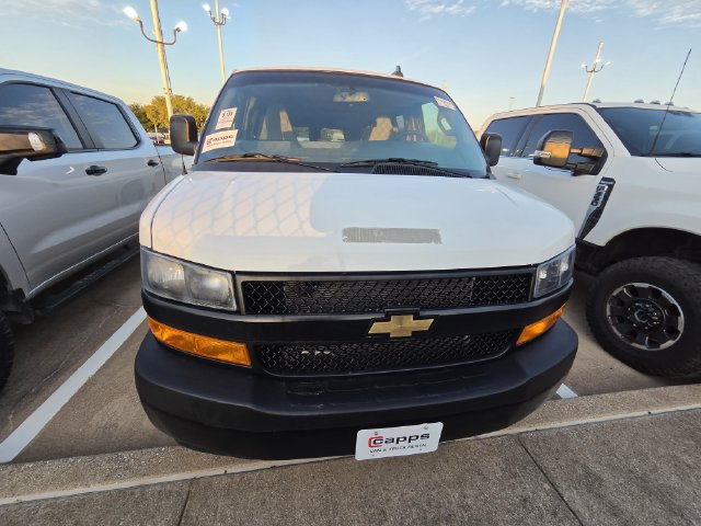 Used 2025 Chevrolet Express 3500 LS RWD image 2
