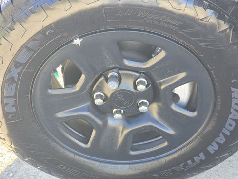 Used 2025 Jeep Wrangler Sport image 32