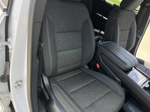 Used 2024 Chevrolet Traverse LT FWD image 28