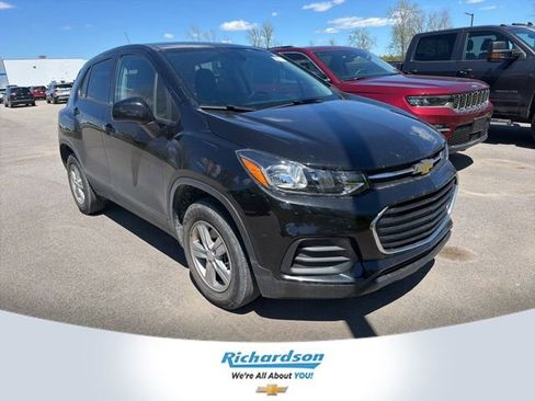 Used 2022 Chevrolet Trax LS w/ Tint and Cruise Package AWD/4WD image 1
