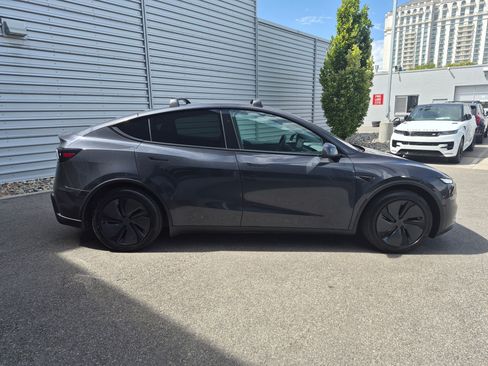 Used 2026 Tesla Model Y Long Range AWD/4WD image 2