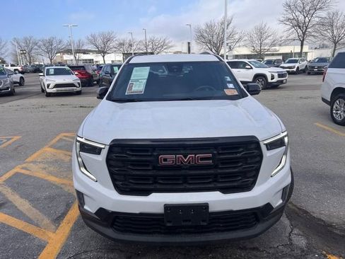 Used 2025 GMC Acadia Elevation w/ Elevation Premium Package image 2