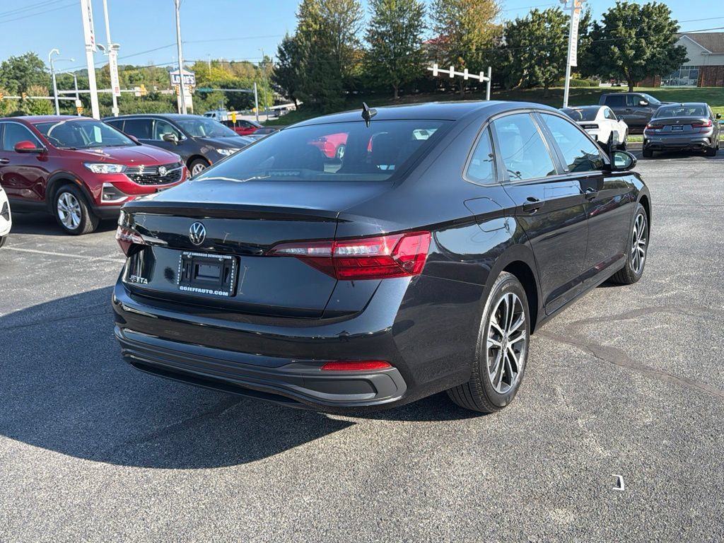 Used 2023 Volkswagen Jetta Sport FWD image 6