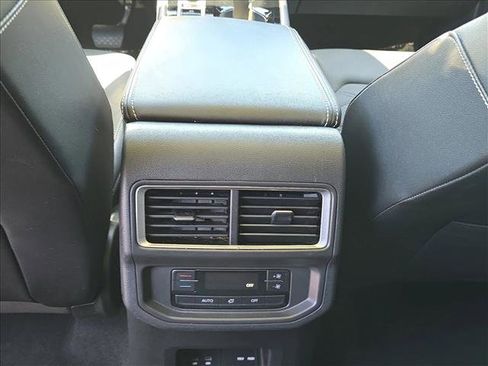 Used 2024 Volkswagen Atlas SE FWD image 16