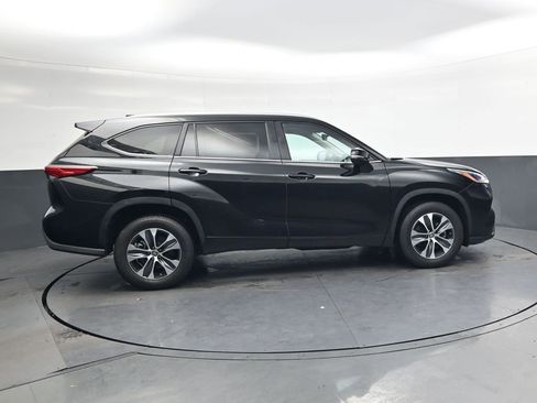 Used 2023 Toyota Highlander L image 8