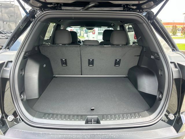 New 2027 Chevrolet Equinox LT w/ Safety and Technology Package FWD image 29