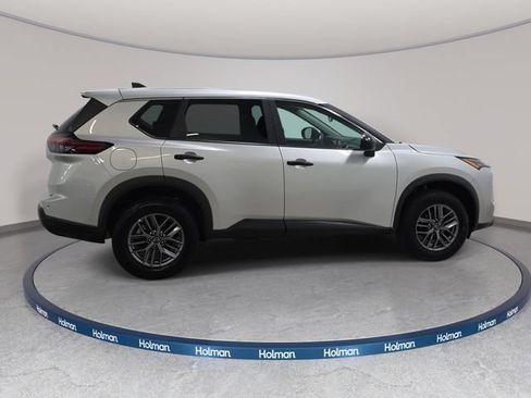 Used 2024 Nissan Rogue S AWD/4WD image 5
