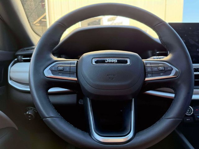 Used 2025 Jeep Compass Limited AWD/4WD image 19
