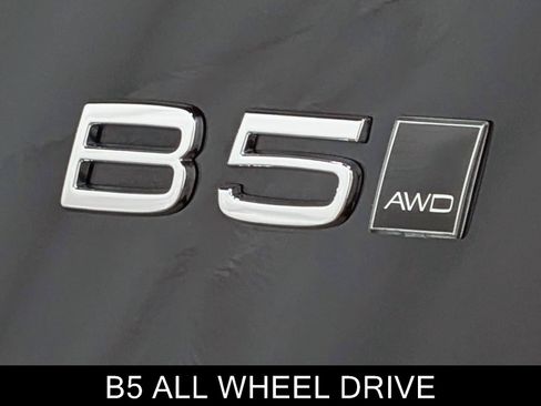 Used 2023 Volvo XC90 B5 Core w/ Protection Package Premier AWD/4WD image 11