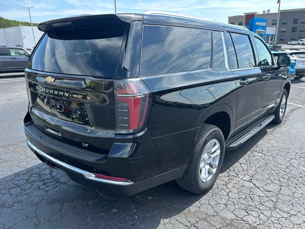 Used 2025 Chevrolet Suburban LT AWD/4WD image 5
