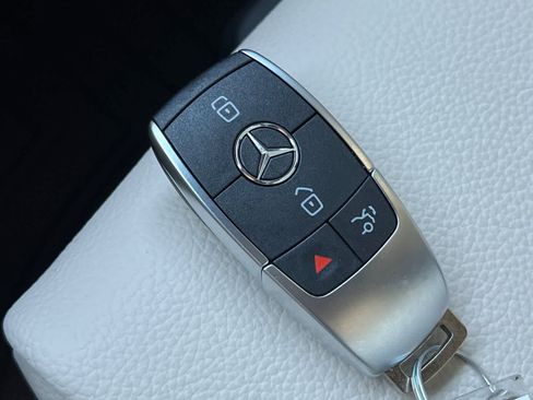 Used 2026 Mercedes-Benz GLB 250 4MATIC image 27