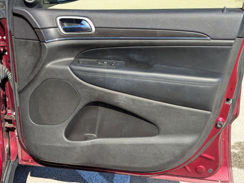 Used 2018 Jeep Grand Cherokee Limited image 28