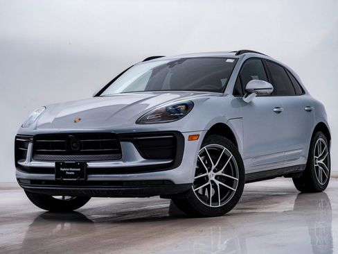 Certified 2025 Porsche Macan image 1