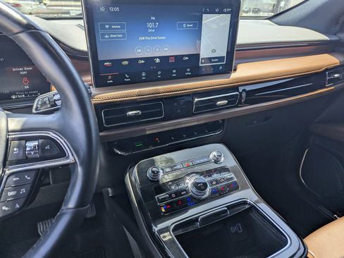 Certified 2023 Lincoln Nautilus Reserve w/ Luxury Package AWD/4WD image 10