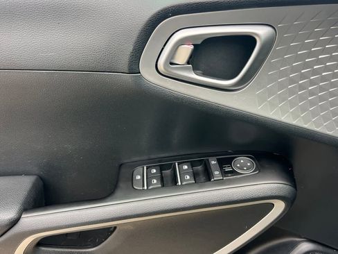 Used 2022 Kia Soul LX w/ Technology Package image 13