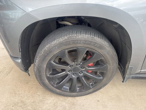 Used 2020 Chevrolet Silverado 1500 High Country w/ Technology Package image 2