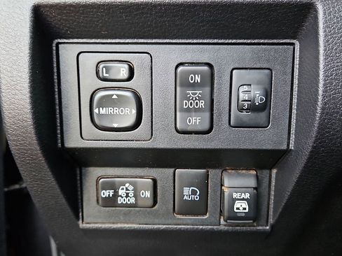 Used 2020 Toyota Tundra SR5 w/ SR5 Leather Package image 16