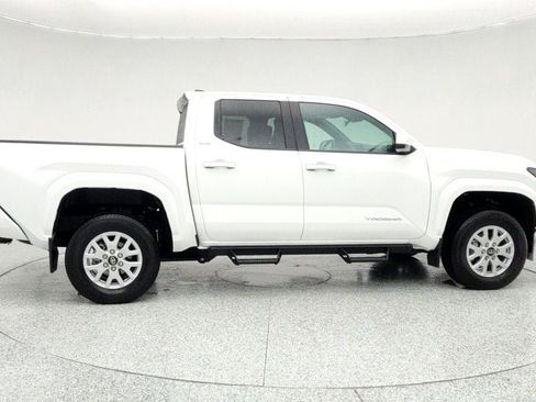 Used 2024 Toyota Tacoma TRD Sport image 4