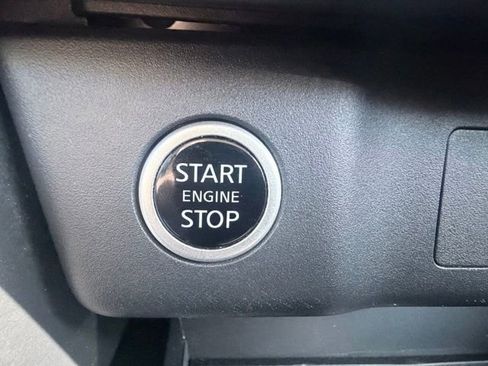 Certified 2023 Nissan Rogue SV FWD image 17