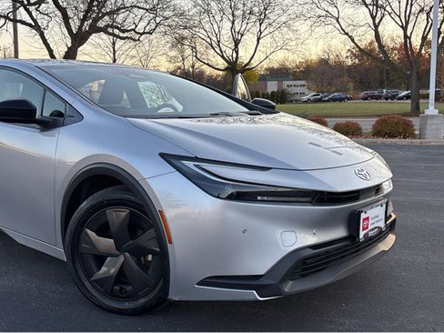 Used 2024 Toyota Prius LE image 7