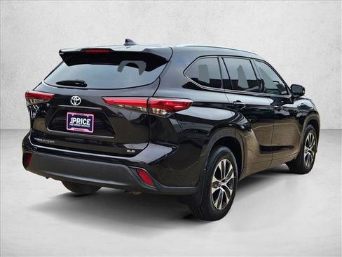 Used 2021 Toyota Highlander XLE image 5