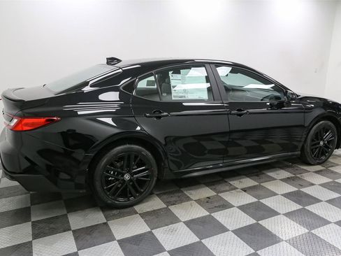 New 2026 Toyota Camry SE image 8