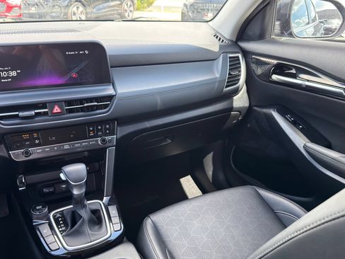 Used 2024 Kia Seltos EX FWD image 26