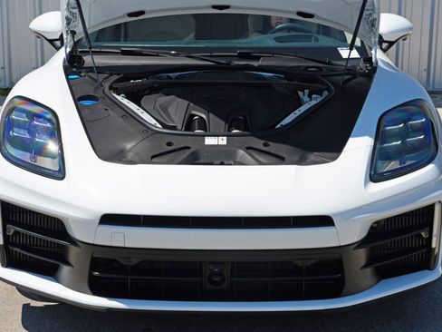 Used 2024 Porsche Panamera 4 image 8