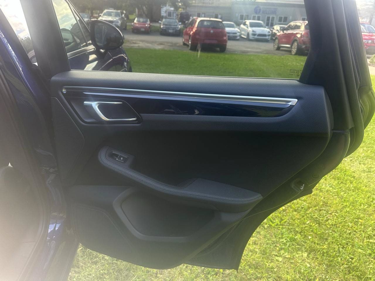 Used 2023 Porsche Macan AWD/4WD image 19