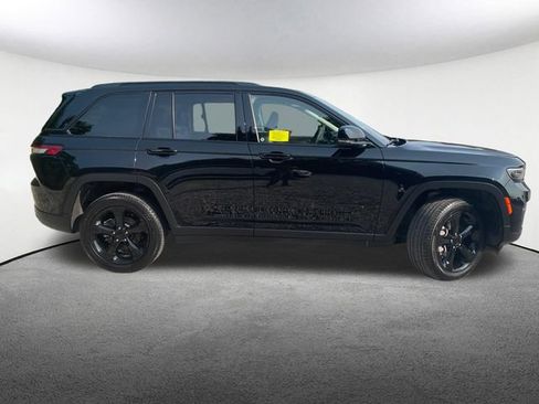Used 2023 Jeep Grand Cherokee Limited w/ Black Appearance Package AWD/4WD image 18