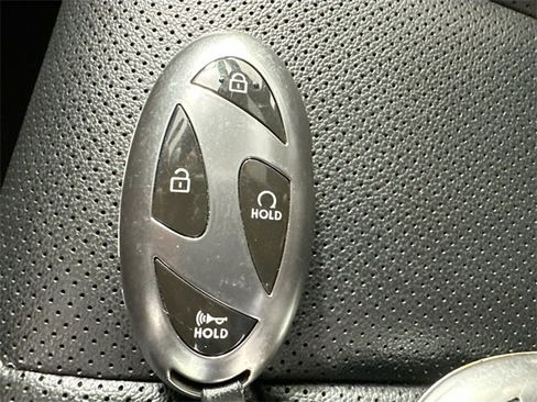 Used 2024 Hyundai Elantra Limited image 18