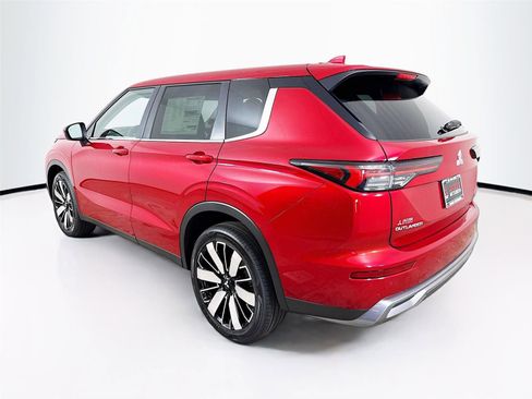 New 2025 Mitsubishi Outlander SE image 5